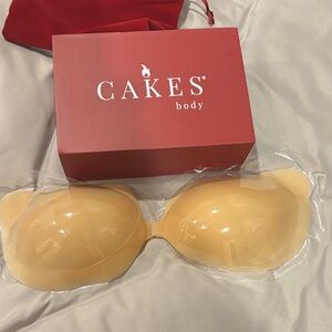 Cakes cleavage bra, size medium color honey, new never worn